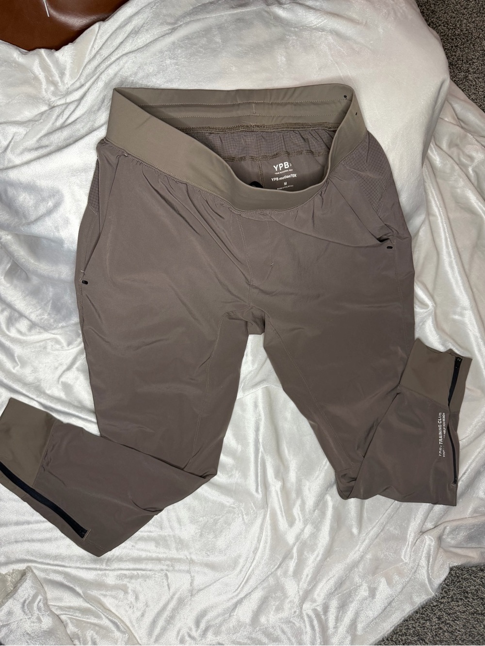 Men’s Abercrombie Your Personal Best Motion Tek Zip Ankle Sz M in Color Taupe
